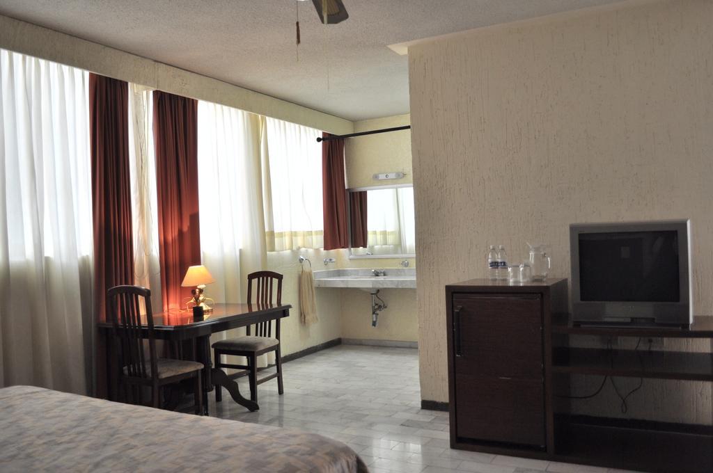 Hotel Flamingo Kristal Ирапуато Экстерьер фото